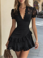 Estelle | Vestito Mini con Volant in Pizzo Nero e Scollatura a V