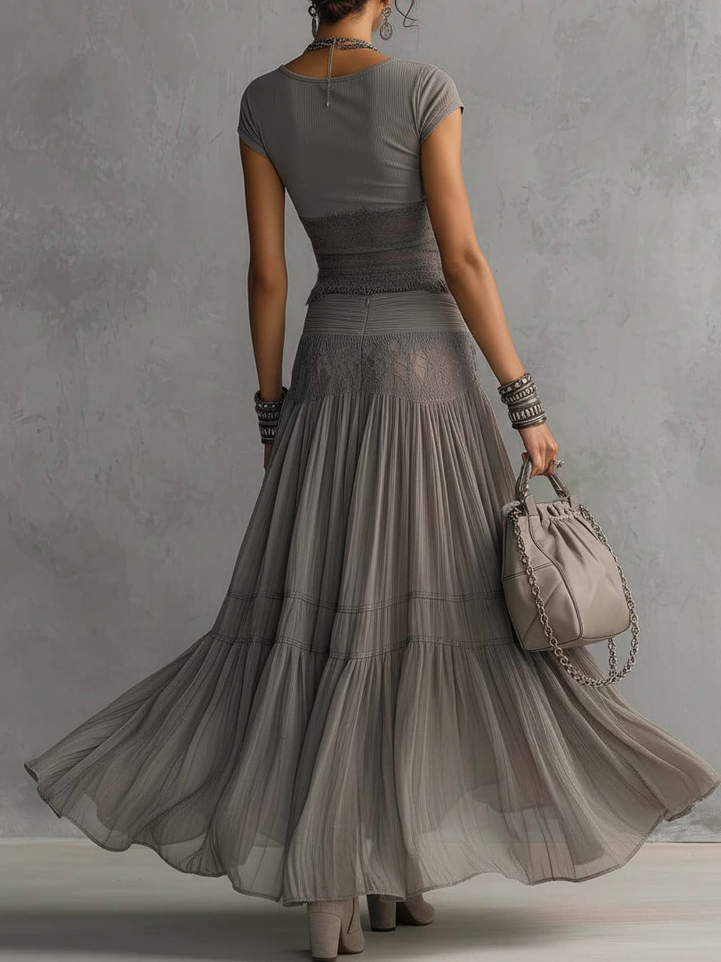 Christine™ | Completo top grigio con inserti in pizzo e gonna lunga plissettata