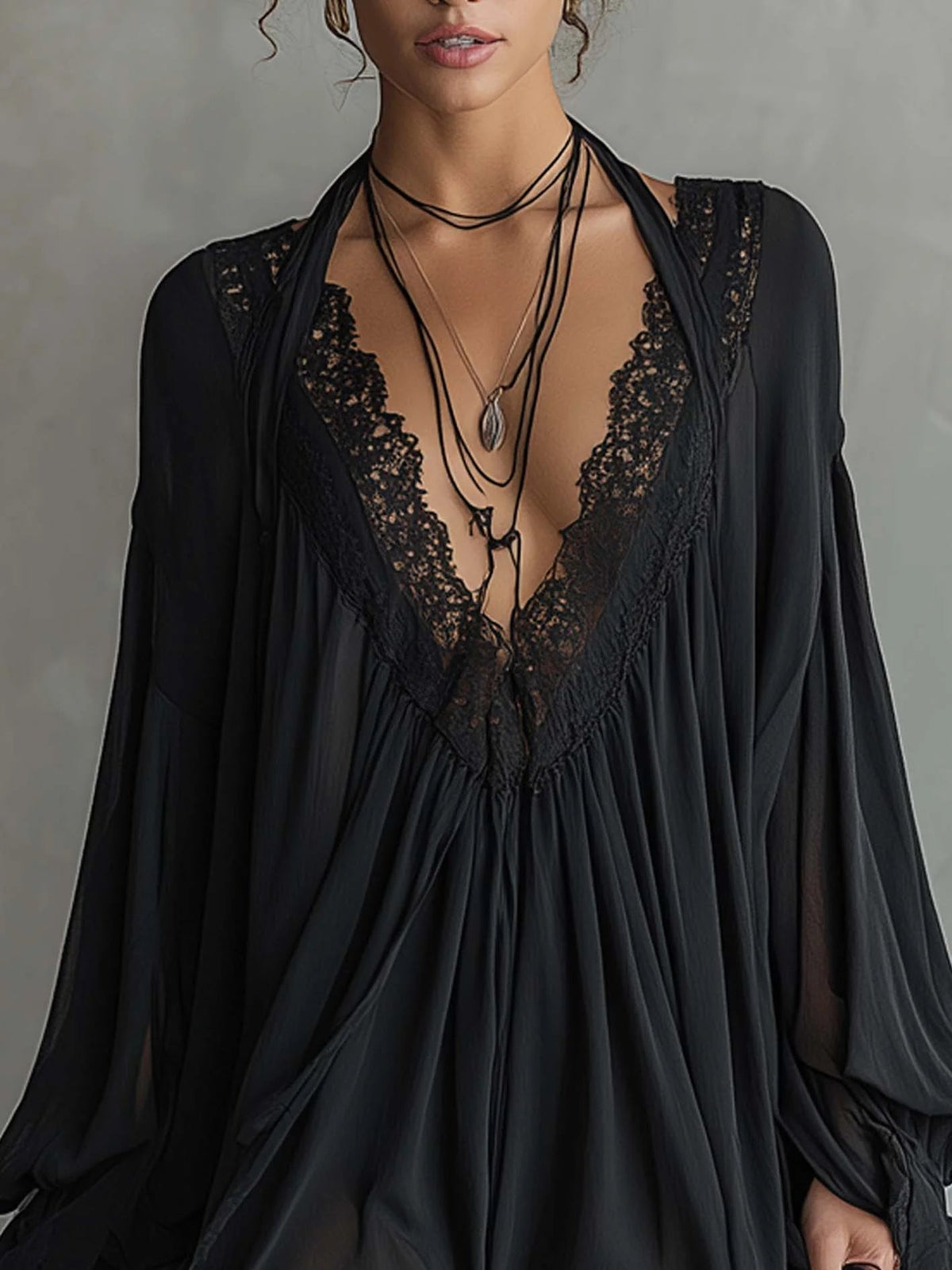 Cassandre | Mini Abito in Chiffon Nero, Collo in Pizzo