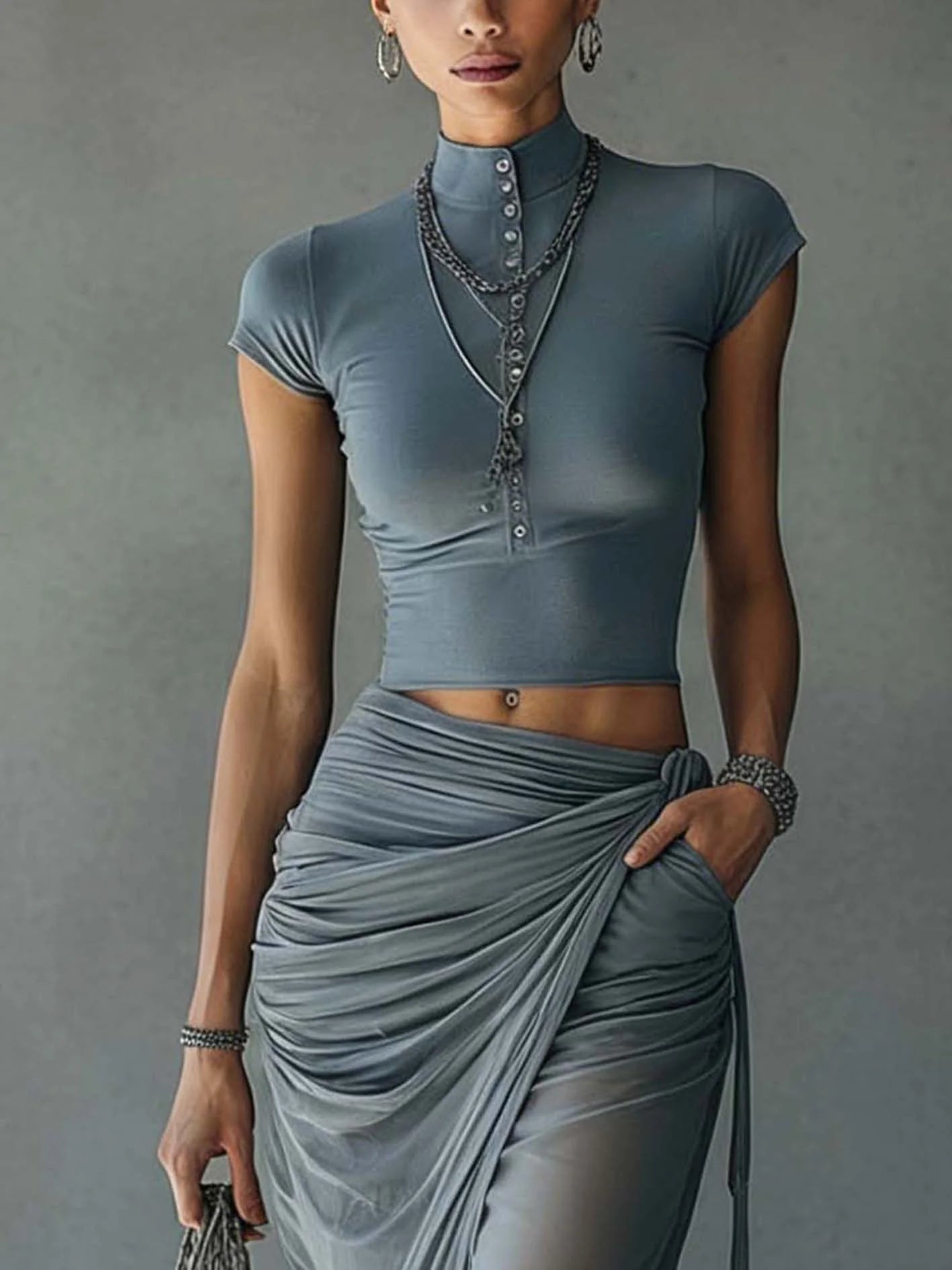Jacqueline | Completo t-shirt corto blu e gonna drappeggiata in tulle trasparente