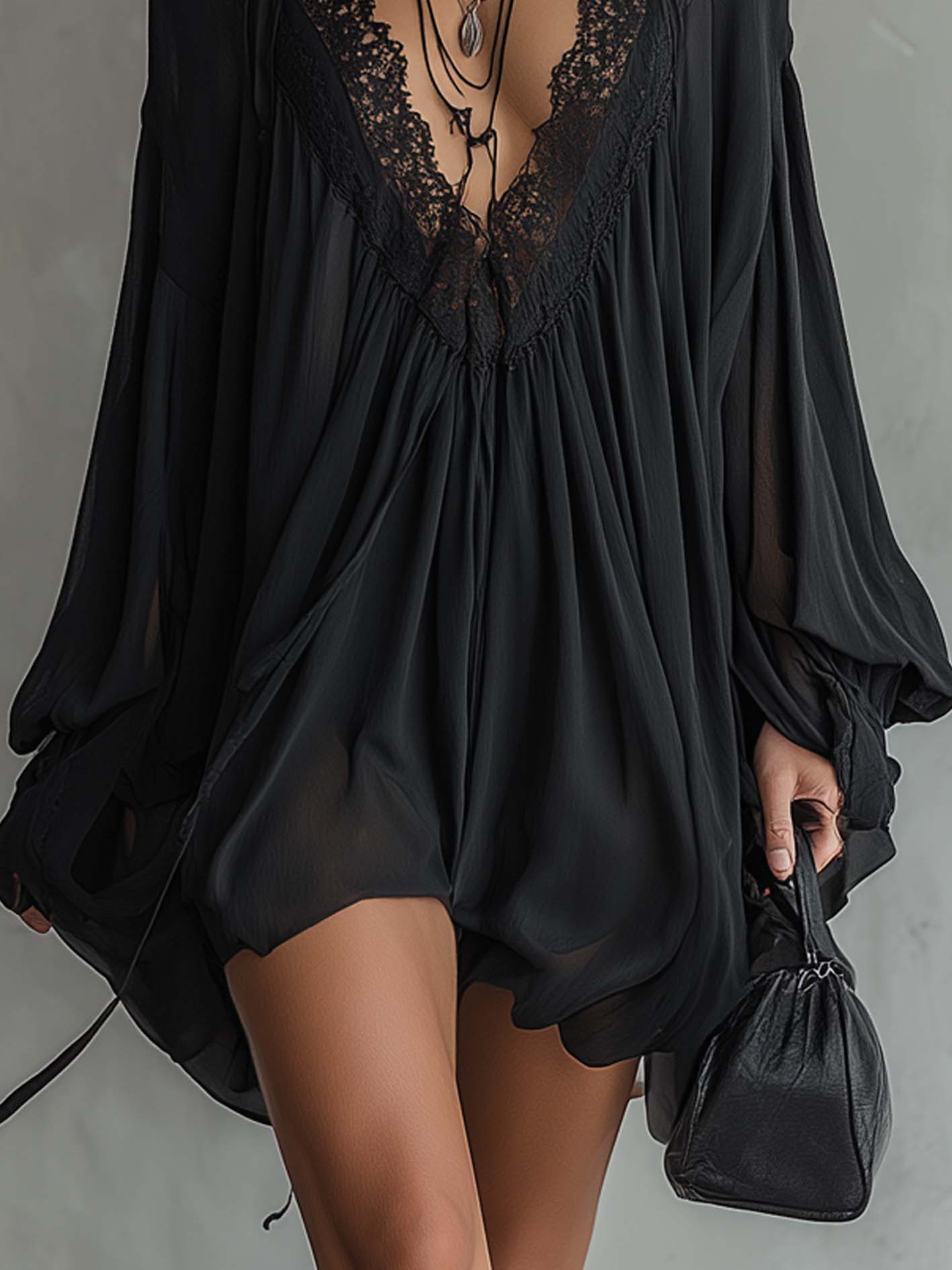 Cassandre | Mini Abito in Chiffon Nero, Collo in Pizzo