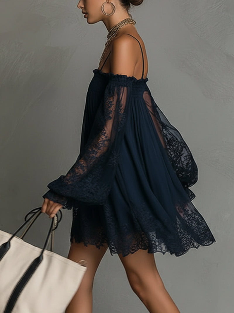 Noémie | Abito corto in mussola blu navy con spalle scoperte e finiture in pizzo