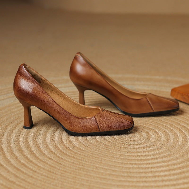 Pumps in pelle Marisol con punta quadrata