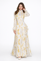 Elisabeth | Abito maxi asimmetrico in chiffon beige con colletto alto e stampa a olio