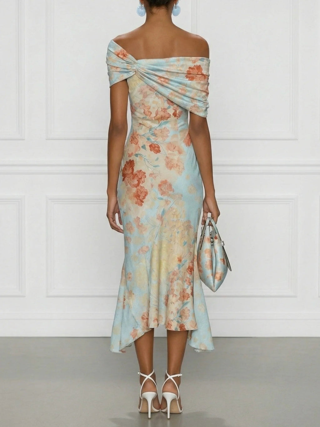 Victoire | Abito midi sirena con spalle scoperte e stampa floreale blu
