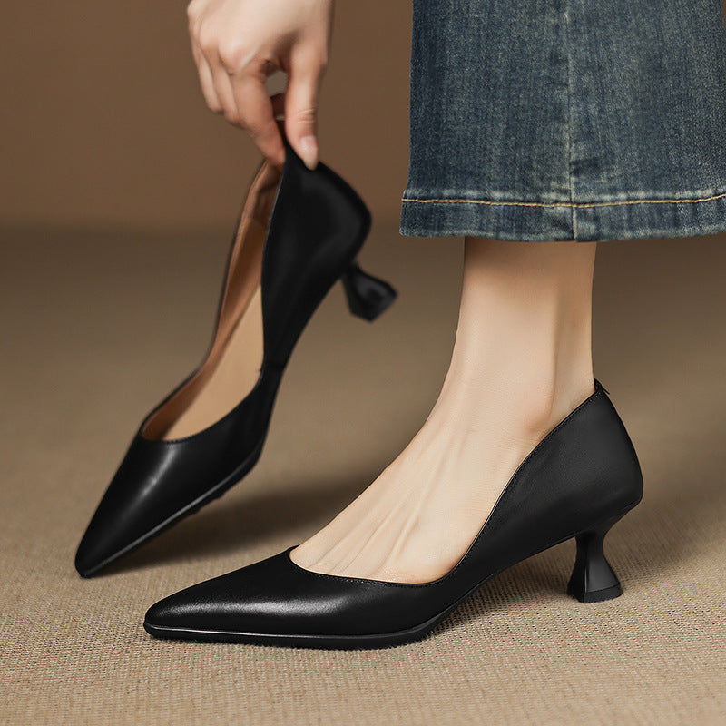 Calenne Kitten Heels in Pelle