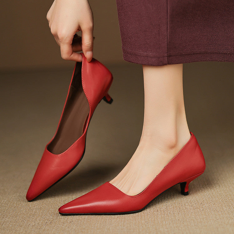 Orlisse Kitten Heel Pumps in Pelle
