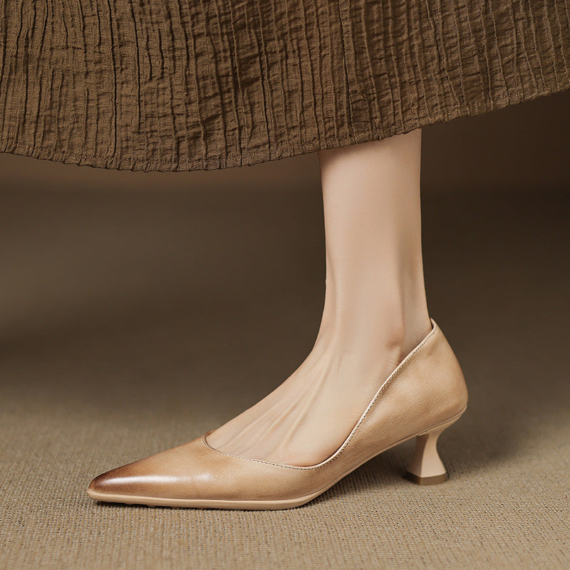 Calenne Kitten Heels in Pelle