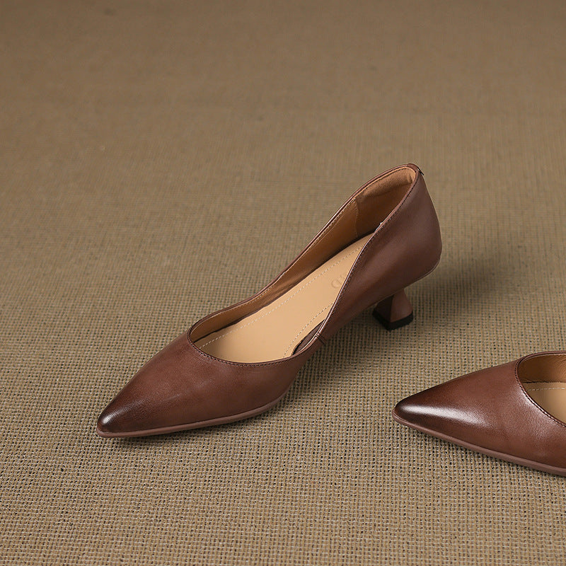 Calenne Kitten Heels in Pelle