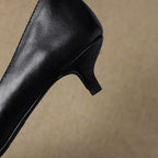 Orlisse Kitten Heel Pumps in Pelle