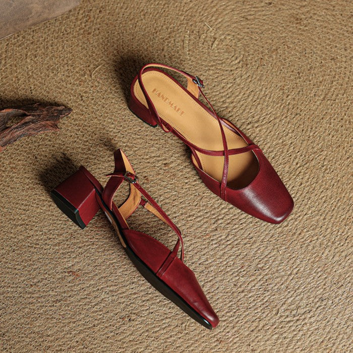 Valenne Tacchi in Pelle