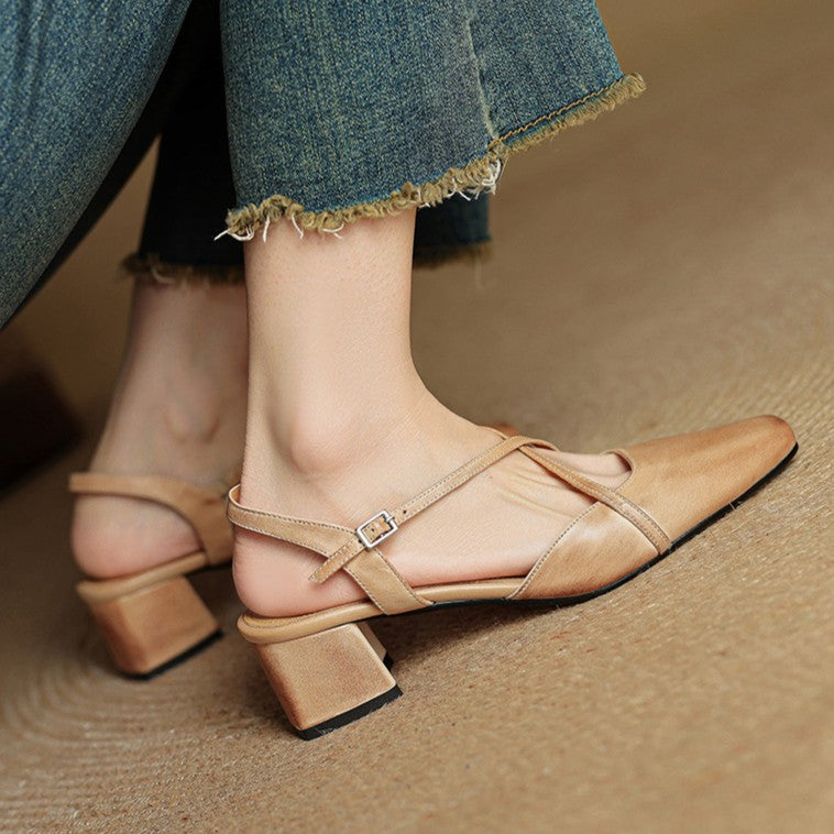 Valenne Tacchi in Pelle