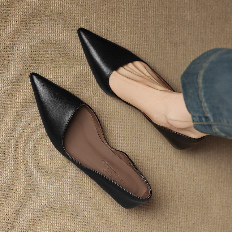 Orlisse Kitten Heel Pumps in Pelle