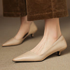 Orlisse Kitten Heel Pumps in Pelle