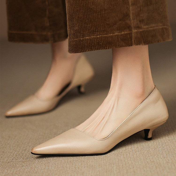 Orlisse Kitten Heel Pumps in Pelle