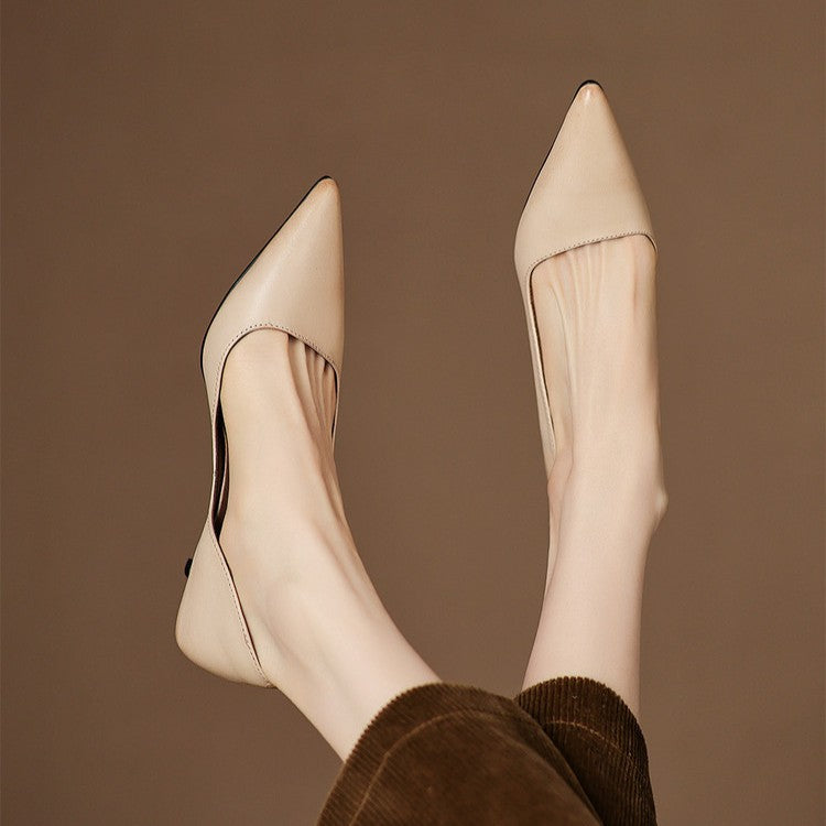 Orlisse Kitten Heel Pumps in Pelle