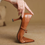 Aveline Pumps con T-Riemen in Pelle