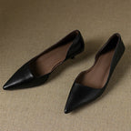 Orlisse Kitten Heel Pumps in Pelle