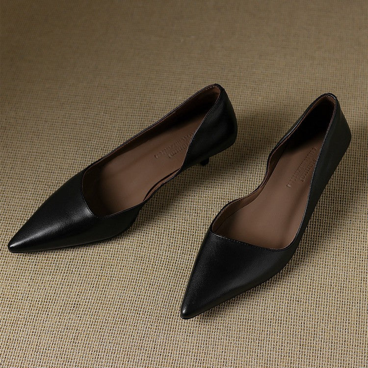 Orlisse Kitten Heel Pumps in Pelle