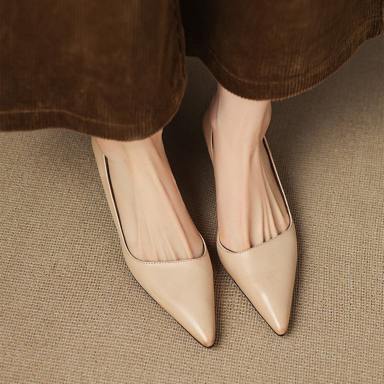 Orlisse Kitten Heel Pumps in Pelle