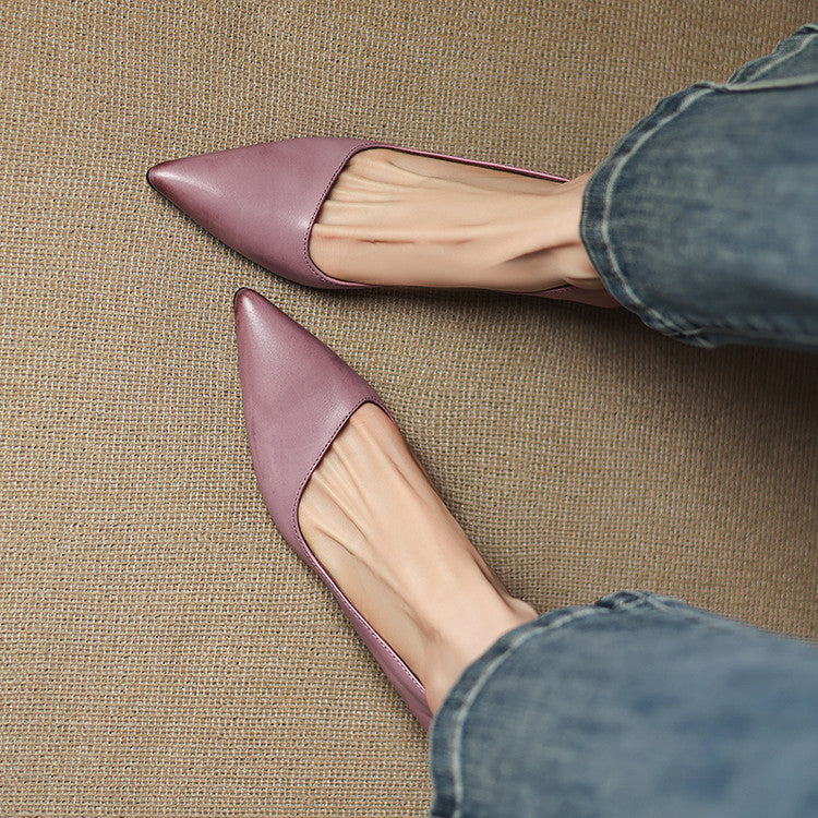 Orlisse Kitten Heel Pumps in Pelle