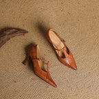 Aveline Pumps con T-Riemen in Pelle