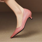 Orlisse Kitten Heel Pumps in Pelle