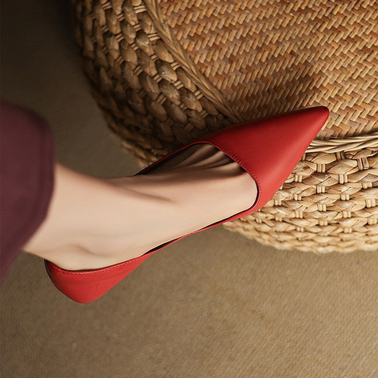 Orlisse Kitten Heel Pumps in Pelle