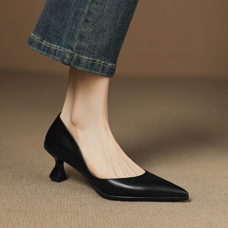 Calenne Kitten Heels in Pelle