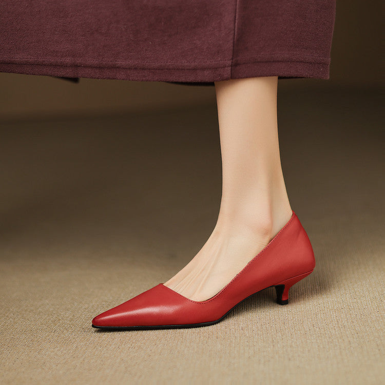 Orlisse Kitten Heel Pumps in Pelle