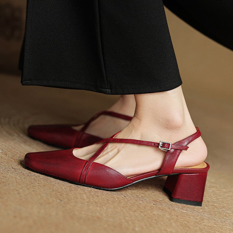 Valenne Tacchi in Pelle
