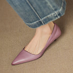 Orlisse Kitten Heel Pumps in Pelle