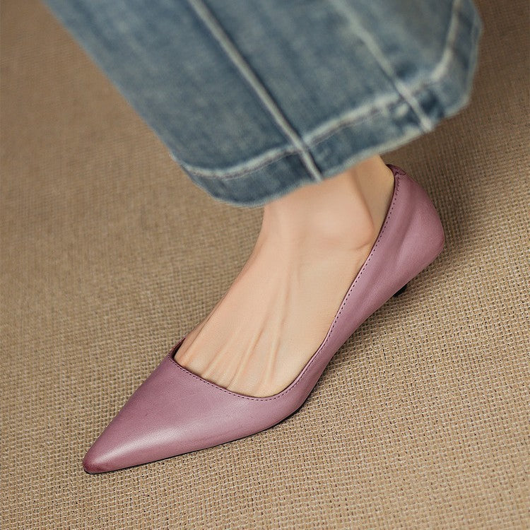 Orlisse Kitten Heel Pumps in Pelle