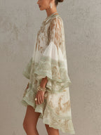 Solange | Abito corto asimmetrico in chiffon verde con volant e maniche a campana