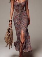 Zélie | Abito maxi plissettato grigio-mauve con stampa floreale e spacco
