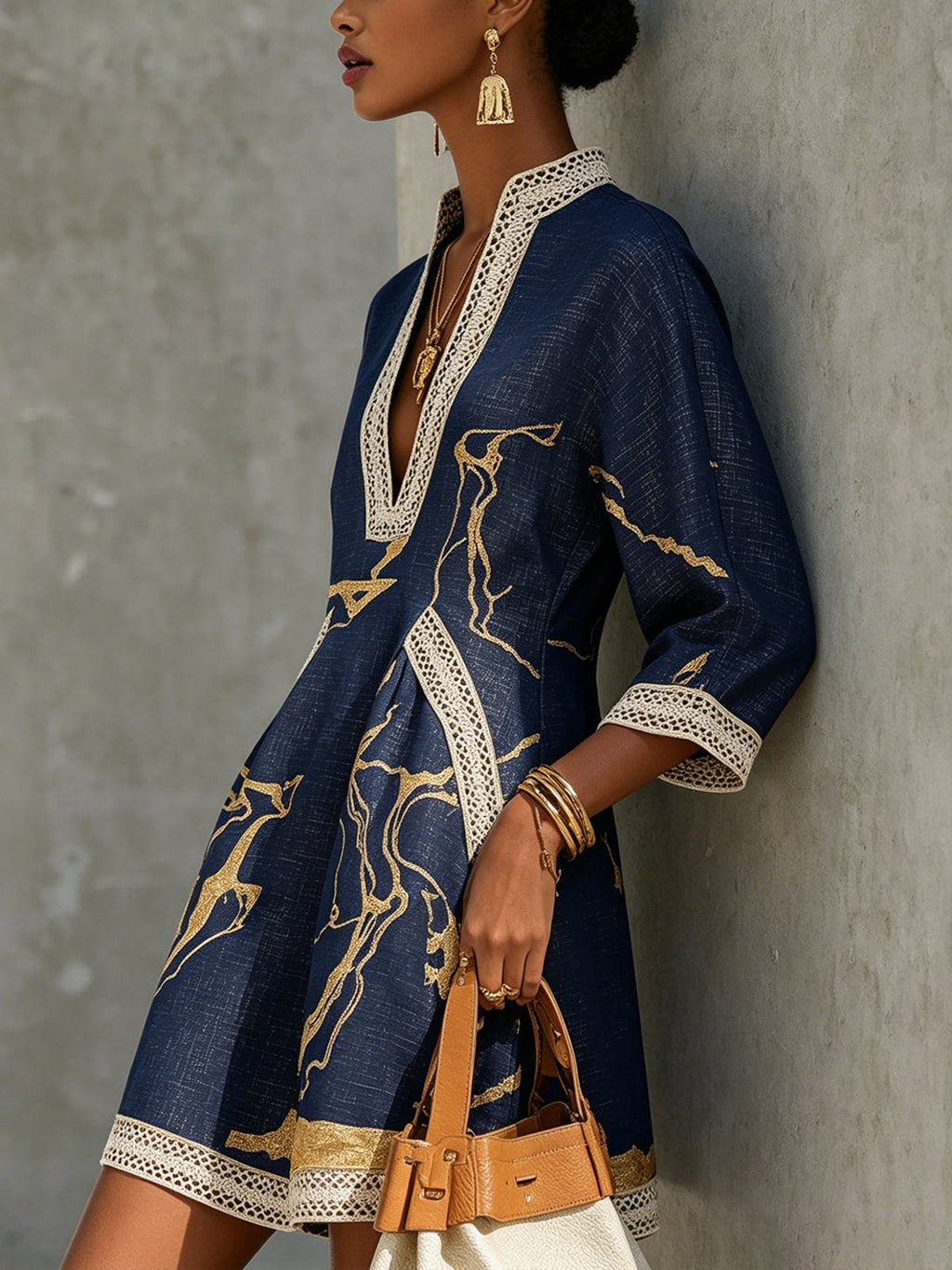 Astrée | Mini Abito Collo a V, Stampa Oro Blu Navy