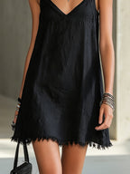 Noémie | Vestito Mini Nero con Scollatura a V e Spalline Floreali