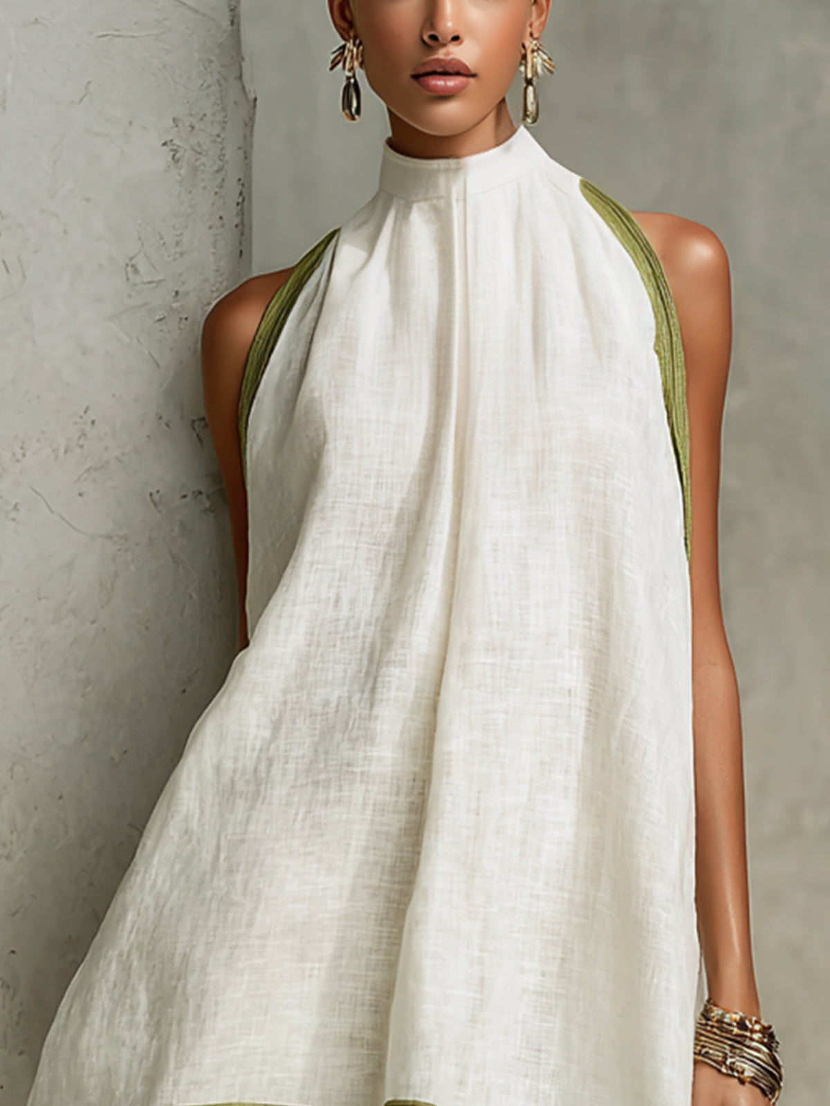 Agathe | Abito Mini A Trapezio Senza Maniche Bianco e Verde Oliva a Fiori