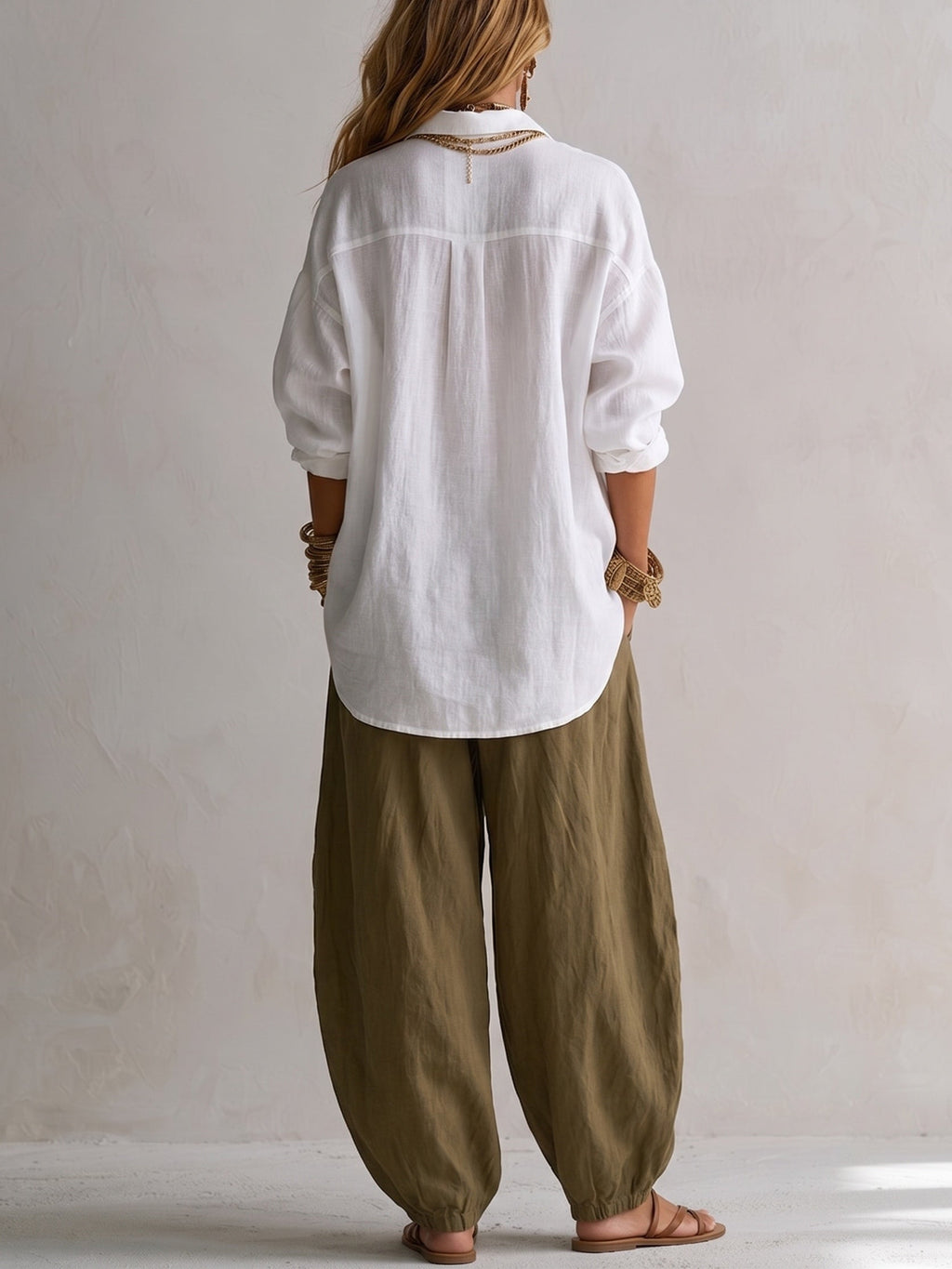 Capucine | Camicia Bianca Ampia e Pantalone Lantern Verde Oliva
