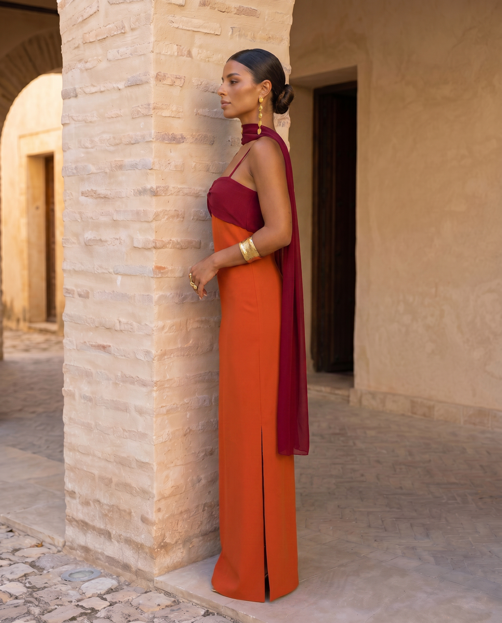 Aline | Abito arancione con scollatura rossa