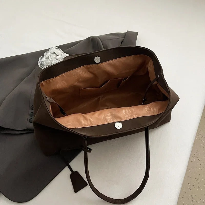 Kyadeeih | Borsa elegante