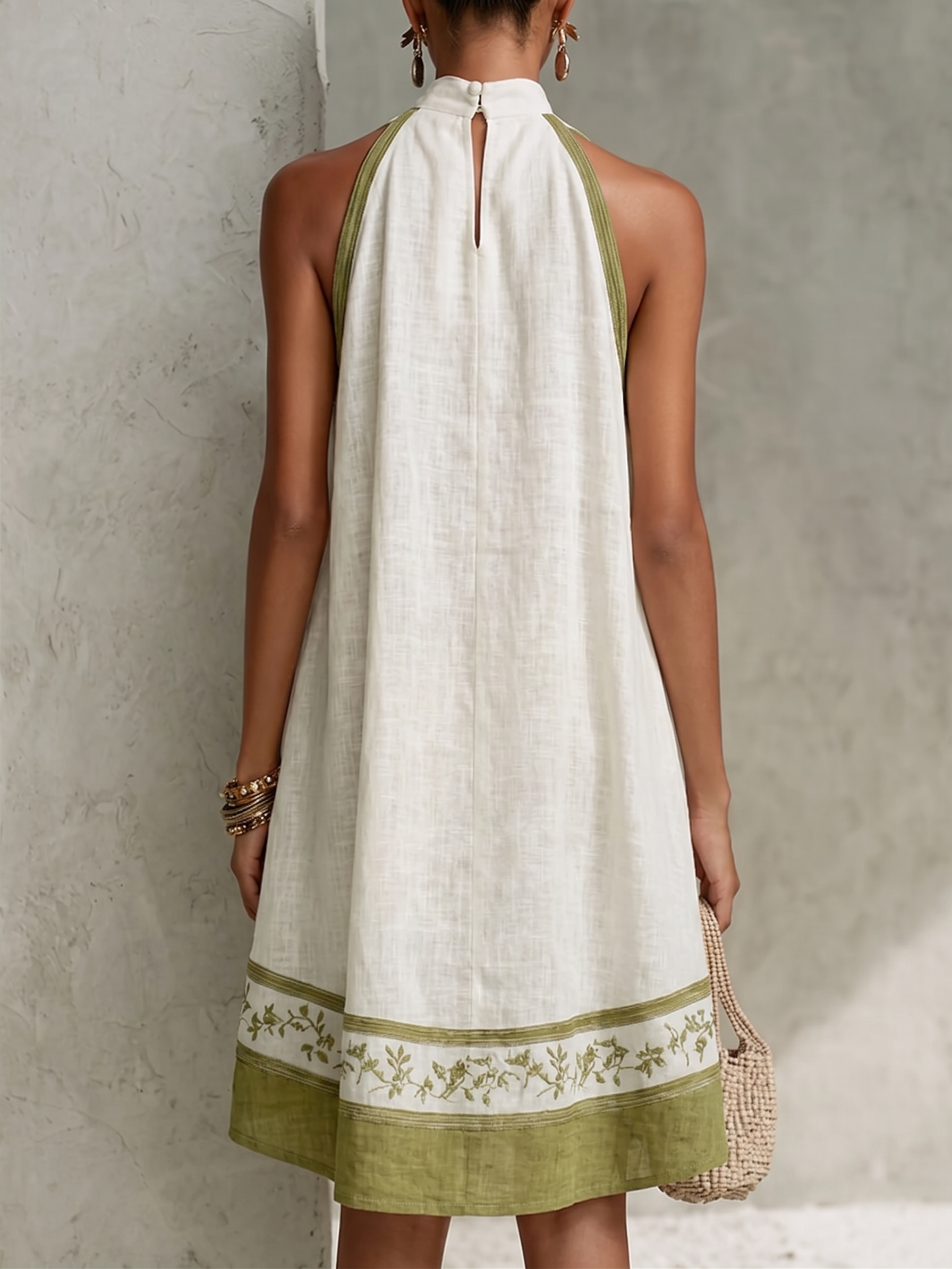 Agathe | Abito Mini A Trapezio Senza Maniche Bianco e Verde Oliva a Fiori